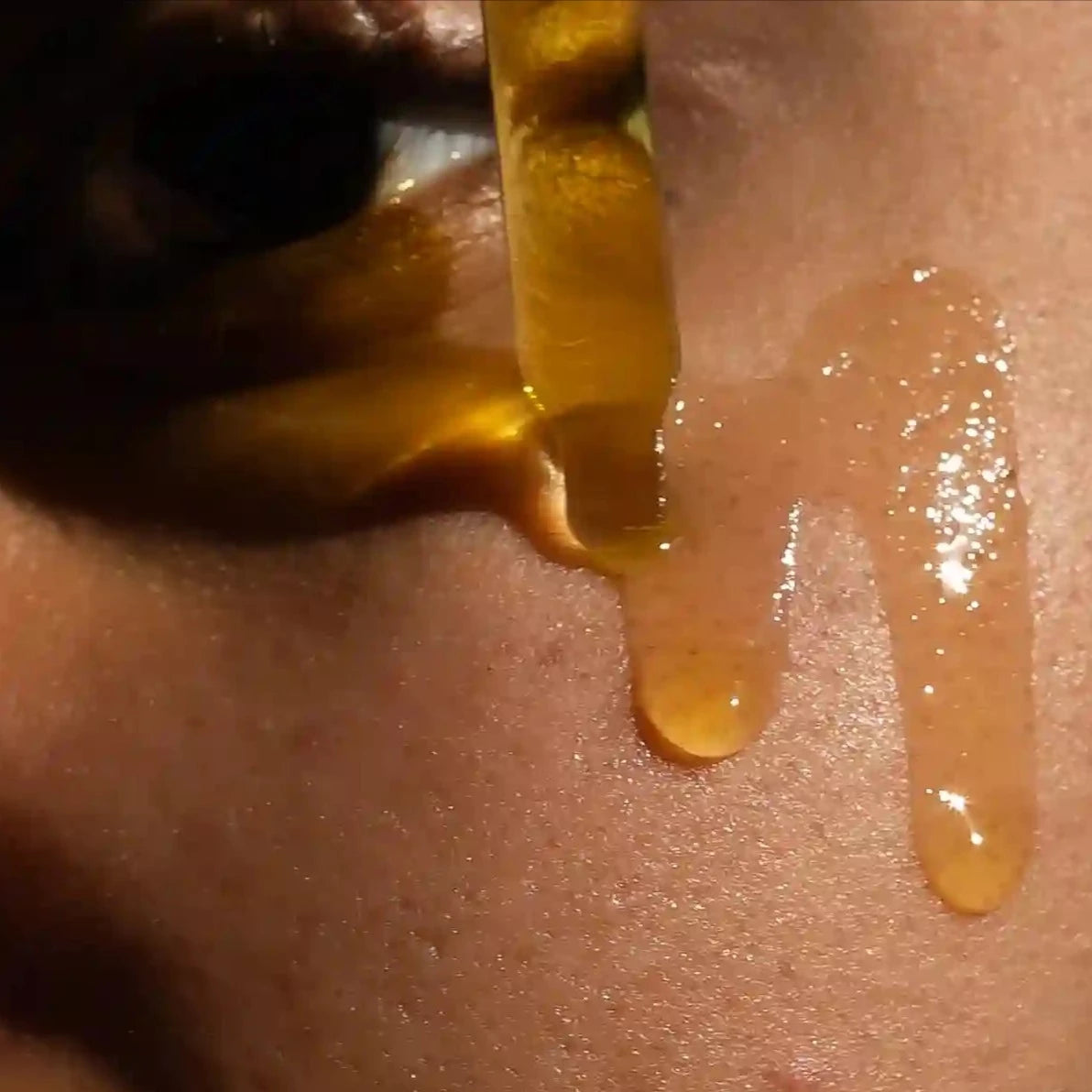 woman applying facial moisturizer oii for acne prone skin, dark marks, & ingrown hairs.